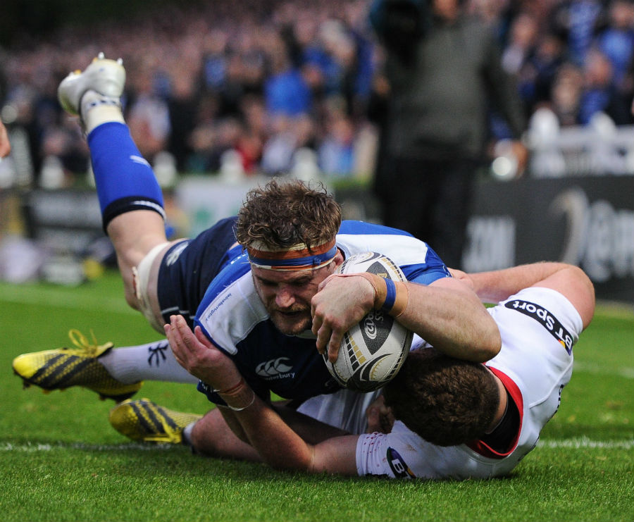 Jamie Heaslip of Leinster scores his side's second try
