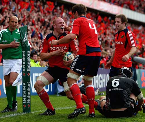 Munster's Paul O'Connell celebrates a try with Donncha O'Callaghan