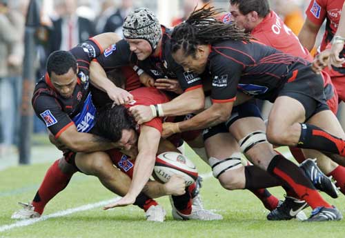 Toulouse's Byron Kelleher is tackled by the Toulon defence