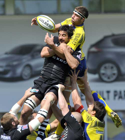 Clermont Auvergne's Alexandre Lapandry claims a lineout ball