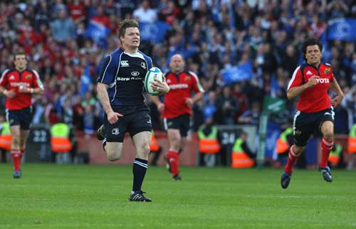 Leinster's Brian O'Driscoll races away to score a try