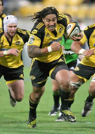 The Hurricanes' Ma'a' Nonu on the charge, Hurricanes v Blues, Super 14, Westpac Stadium, Wellington, New Zealand, May 1, 2009