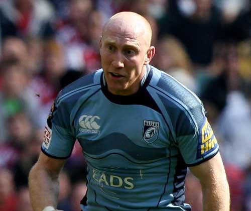 Cardiff Blues' Tom Shanklin looks to support the ball
