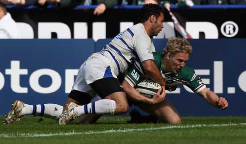 Leicester's Lewis Moody scores a try
