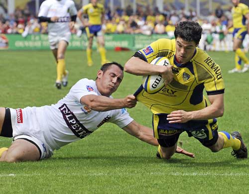 Clermont Auvergne fullback Anthony Floch dives in to score a try