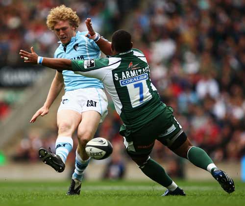 Leicester's Sam Vesty chips through the London Irish defence