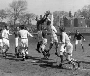 The United States compete for a lineout against Devonport Services, April 24, 1924
