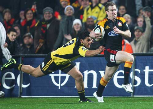 The Chiefs' Toby Morland evades the Hurricanes' Piri Weepu