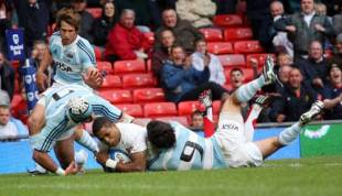 Delon Armitage dives in to score against the Pumas, Argentina v England, Old Trafford, Manchester, June 6, 2009