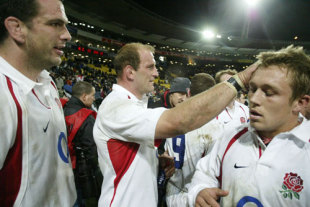 Jonny Wilkinson is congratulated by team-mate Lawrence Dallaglio, New Zealand v England, Wellington, New Zealand, June 14, 2003