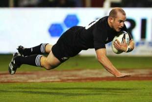 New Zealand scrum-half Brendon Leonard dives across the line to score against the Springboks, New Zealand v South Africa, Tri Nations, Lancaster Park, July 14 2007.