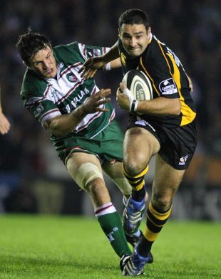 London Wasps' Jeremy Staunton holds off Leicester Tigers' Martin Corry during the Guinness Premiership at Welford Road on September 26, 2008 in Leicester, England. 