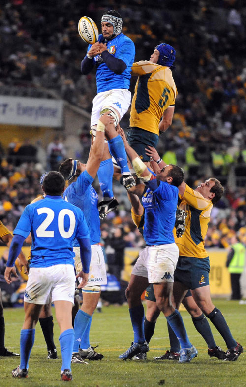 Australia's Nathan Sharpe is beaten in the lineout by Italy's Marco Bortolami