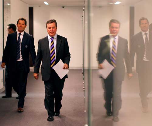 Australia coach Robbie Deans and ARU chief executive John O'Neill arrive at a press conference
