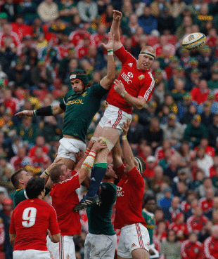 British & Irish Lions captain Paul O'Connell beats Victor Matfield in the lineout, South Africa v British & Irish Lions, third Test, Ellis Park, Johannesburg, July 4, 2009 