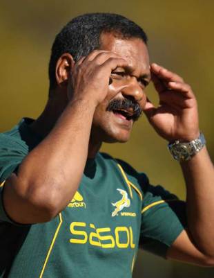 South Africa coach Peter de Villiers gestures to his players during a training session, Fourways High School, Johannesburg, South Africa, June 2, 2009