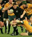 New Zealand's Andrew Mehrtens draws the Wallabies' defence