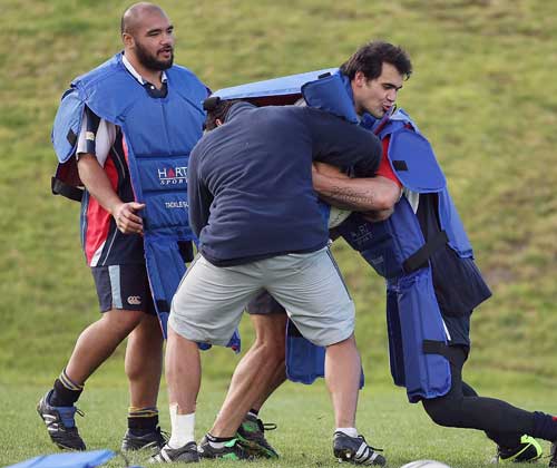 Onosai Auva'a runs through drills during an Auckland training session