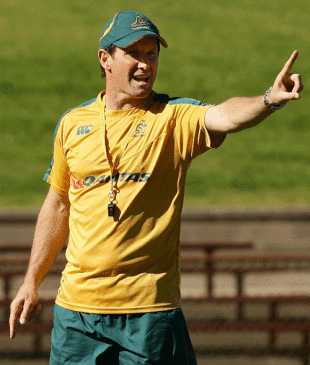 Australia coach Robbie Deans issues the instructions during the Wallabies' training session, Brookvale Oval, Sydney, 22 July 2009