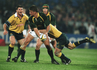 Springbok captain Bobby Skinstad takes looks for the offload against Australia, Loftus Versfeld, Pretoria, 28 July 2001