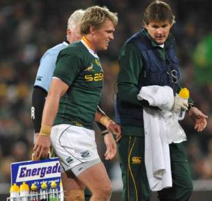 South Africa centre Jean de Villiers limps from the field, South Africa v New Zealand, Tri-Nations, Free State Stadium, Bloemfontein, July 25, 2009