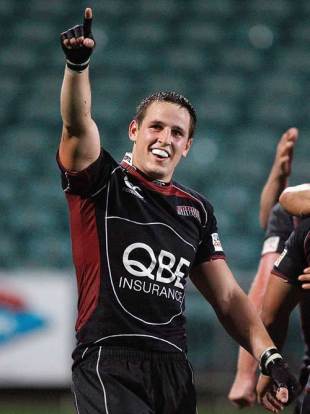 Northland fly-half Mike Harris salutes the crowd after his winning penalty, North Harbour v Canterbury, Air New Zealand Cup, North Harbour Stadium, Albany, August 1, 2009