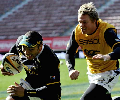 Jean de Villiers chases Bryan Habana during training