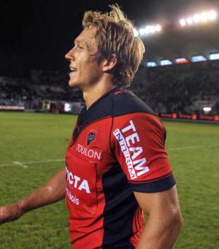 Toulon fly-half Jonny Wilkinson smiles after his Top 14 bow, Toulon v Stade Francais, Top 14, Stade Mayol, Toulon, France, August 14, 2009
