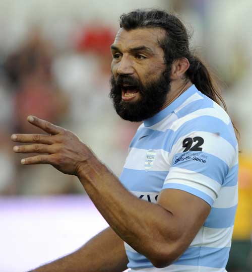 Racing Metro's Sebastien Chabal shouts some orders to his team