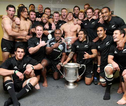 New Zealand celebrate retaining the Bledisloe Cup