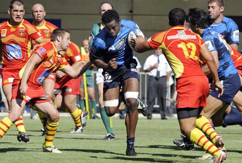 Montpellier flanker Fulgence Ouedraogo breaks through the Perpignan defence