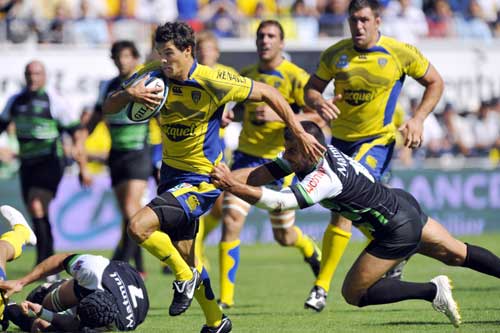 Clermont fullback Anthony Floch races clear to score