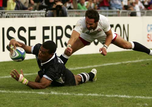 Waisale Serevi reaches for the line