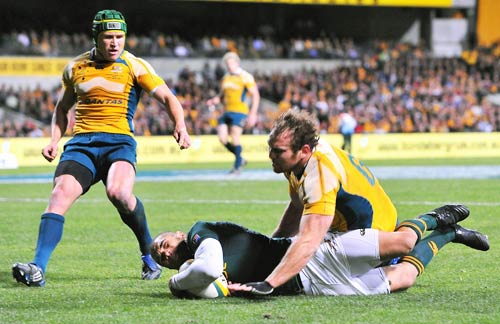 Springbok winger Bryan Habana slides over the Wallaby line in Perth