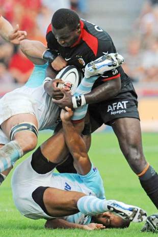 Toulouse winger Yves Donguy fights for posession of the ball, Toulouse v Bayonne, Top 14, Stade Ernest Wallon, Toulouse, France, September 2, 2009