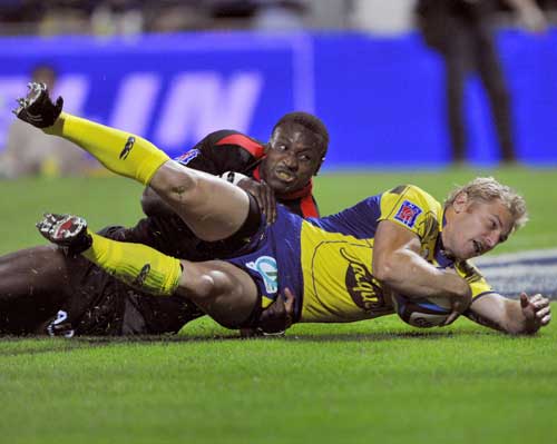Brent Russell crashes over to score for Clermont