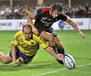 Clermont's Mario Ledesma and Toulouse's Byron Kelleher battle for the ball