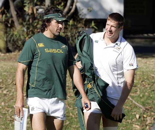 Springbok locks Victor Matfield and Bakkies Botha arrive for training 