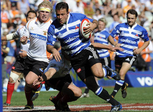 Fikkie Welsh of Western Province and Johan Wessels of Free State Cheetahs in action during the Absa Currie Cup match from Vodacom Park on September 12, 2009 in Bloemfontein, South Africa.