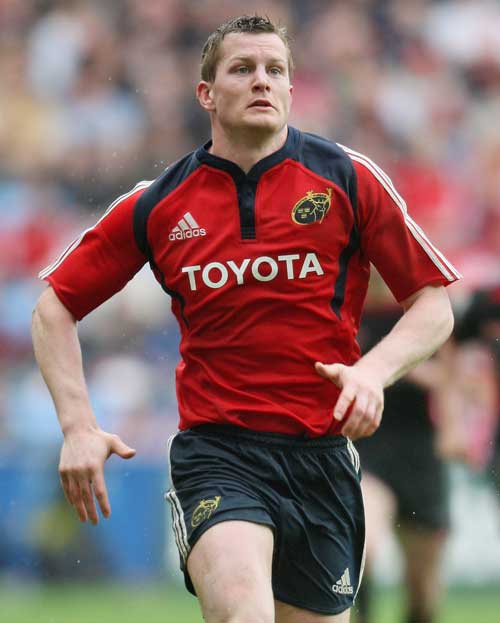 Munster's Denis Hurley chases the ball