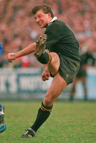 Wasps fly-half Rob Andrew slots a kick, Wasps v Leicester, Pilkington Cup Semi-Final, April 1, 1995