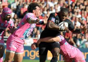 Toulouse wing Yves Donguy crashes in to the Stade Francais defence, Toulouse v Stade Francais, Top 14, Stade Ernest Wallon, September 26, 2009
