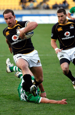Wellington's Alby Mathewson crosses for a try in their 43-15 win over Manuatu at Westpac Stadium, Wellington, New Zealand, October 3, 2009