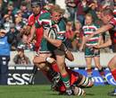 Leicester's Lewis Moody stretches the Worcester defence