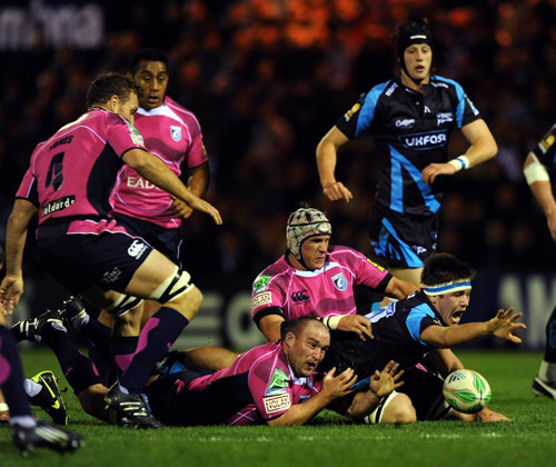 Sale's Mark Jones and Cardiff Blues hooker Gareth Williams scrap for a loose ball
