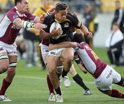 Wellington's David Smith takes on the Southland defence