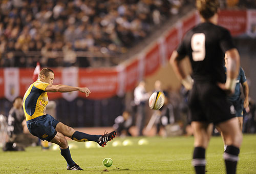 Australia fly-half Matt Giteau scores a penalty goal