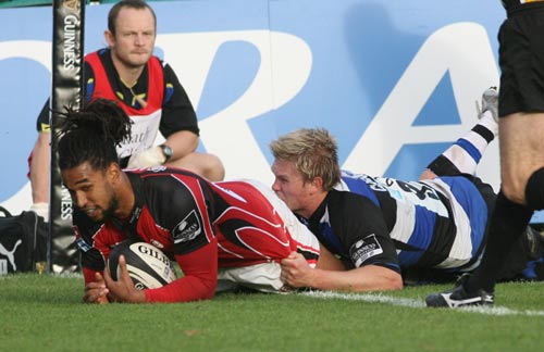 Noah Cato dives over for Sarries at the Rec