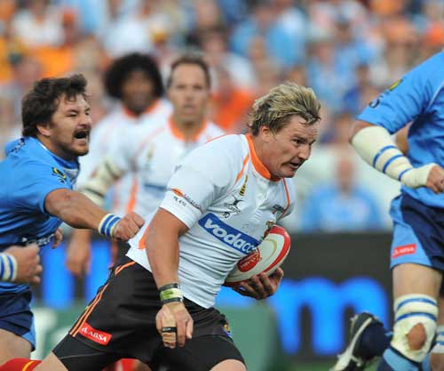 Cheetahs fly-half Jacques-Louis Potgieter takes on the Bulls defence