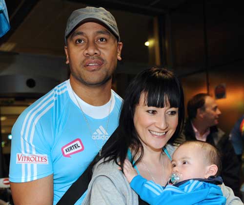 Jonah Lomu arrives in Marseille with his family